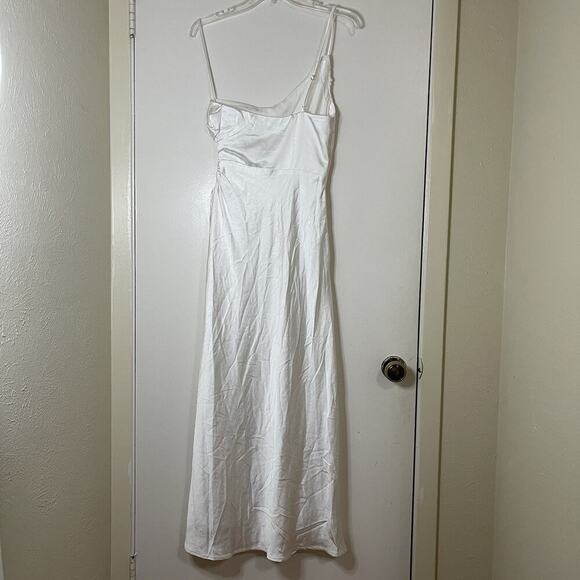 NEW! Selfie Leslie Taking Bets One Shoulder Satin Midi cutout Dress White Medium - Picture 12 of 14